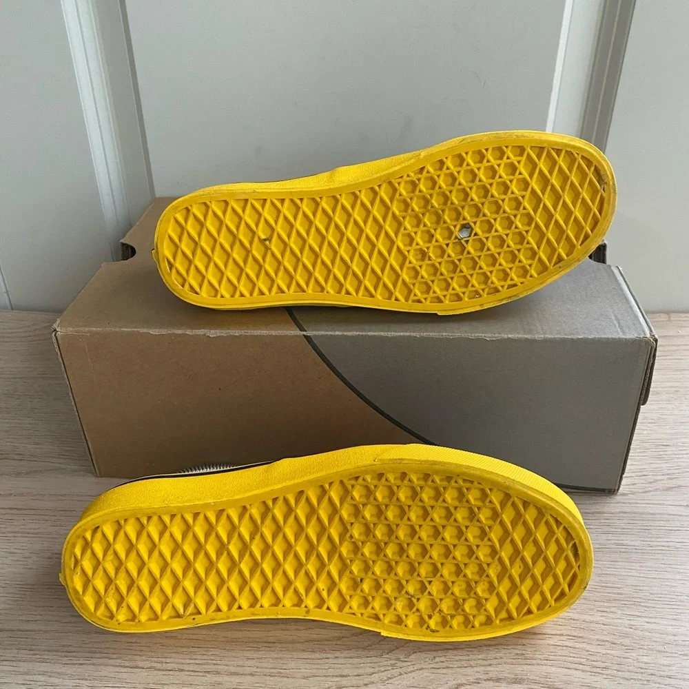 Vans X Disney 90th Anniversary Mickey Mouse Red Yellow Authentic Size M 6- W 7.5 - Picture 12 of 13
